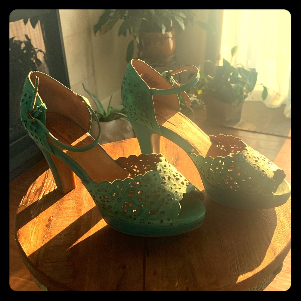 Teal Miz Mooz leather heels, 8
